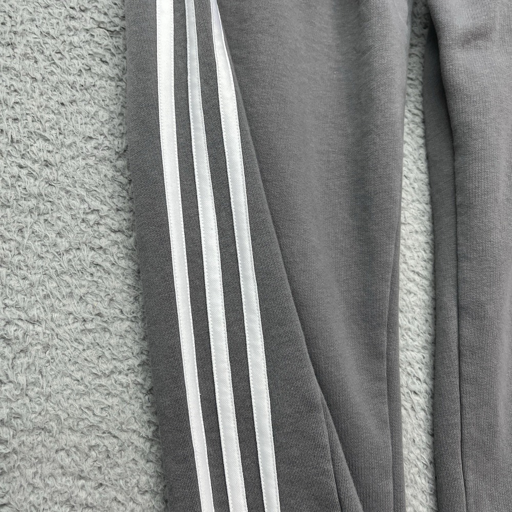 Adidas Essentials Fleece Sweatpants Mens M Gray 3 Stripe Tapered Cuff‎ Joggers - Picture 10 of 14